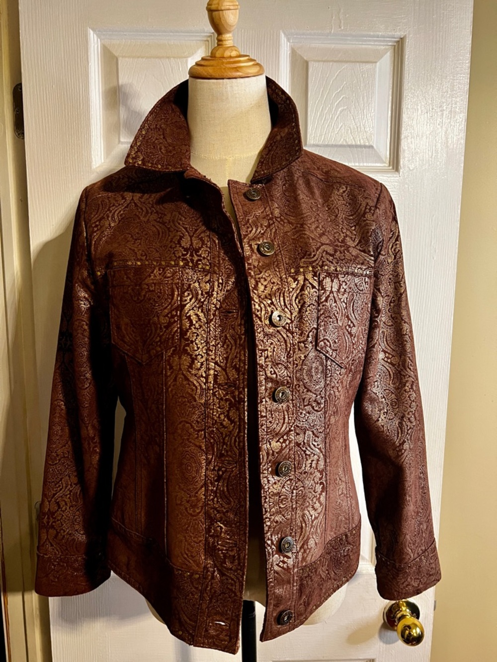 In Suede Wms Y2K Brown Gold Metallic Paisley Studded Trucker Boho Leather JKT‎ M - Picture 2 of 15